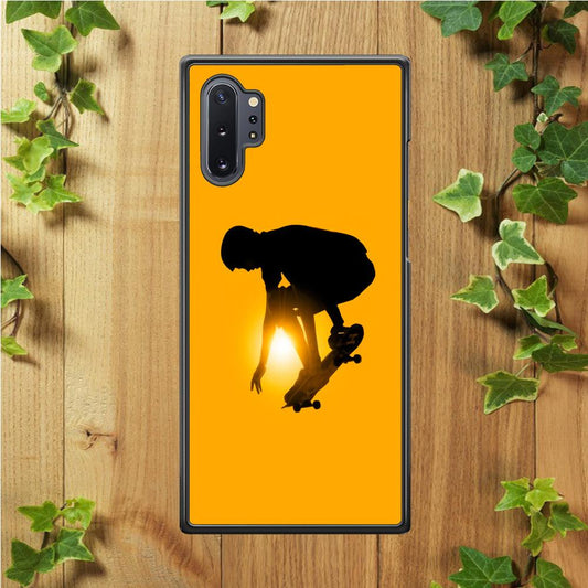 Men Play Skateboard Samsung Galaxy Note 10 Plus Case-Rubber / White (2D Case)-Xtracase