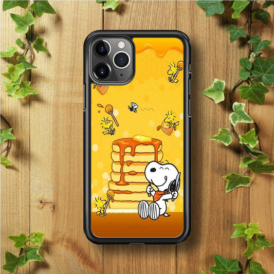 Snoopy Eats Honey iPhone 11 Pro Max Case-Rubber / Black (2D Case)-Xtracase